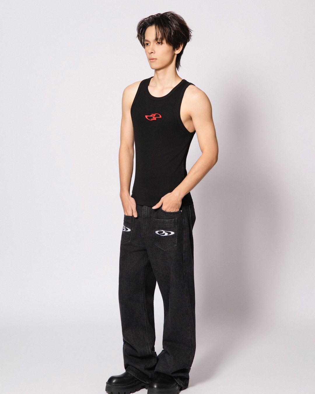 BREAKING SYSTEM FRONT PATCH LOGO DENIM PANTS